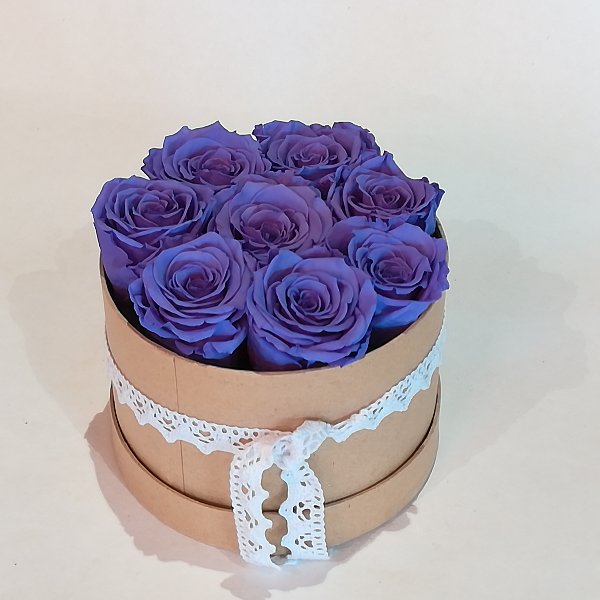 B 3    Rosenbox mit 6-7 lila gefriergetrockneten Rosen ,  ca 14 cm Durchmesser Bild 1